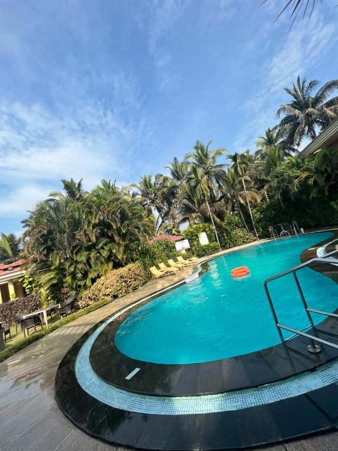 Coconut Grove Beach Resort Colva Exterior photo