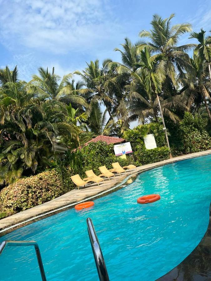 Coconut Grove Beach Resort Colva Exterior photo