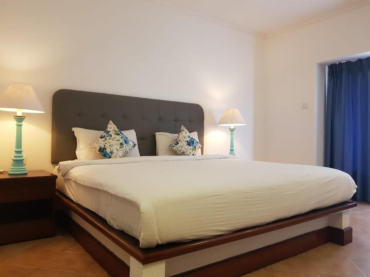 Coconut Grove Beach Resort Colva Exterior photo