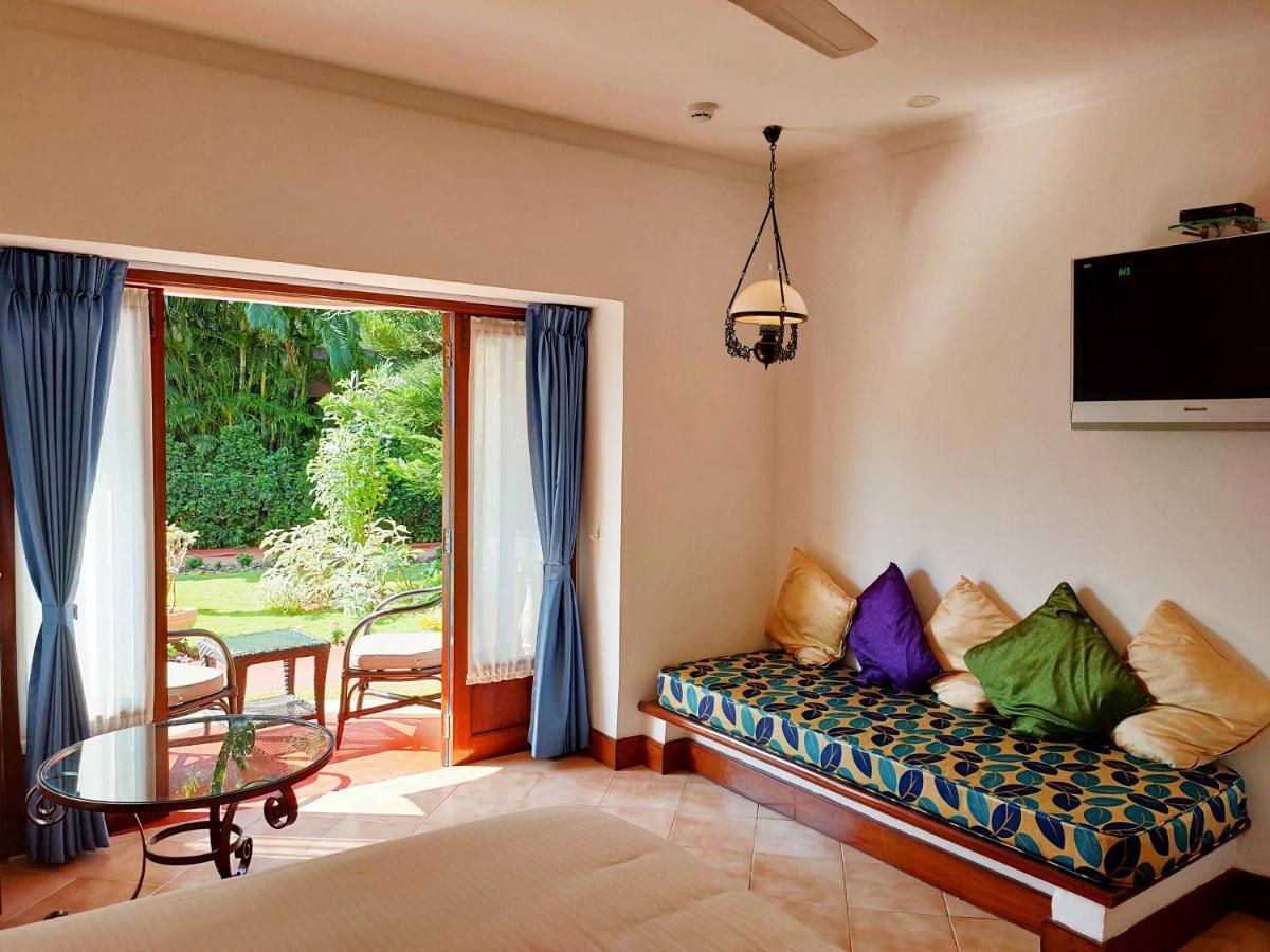 Coconut Grove Beach Resort Colva Exterior photo