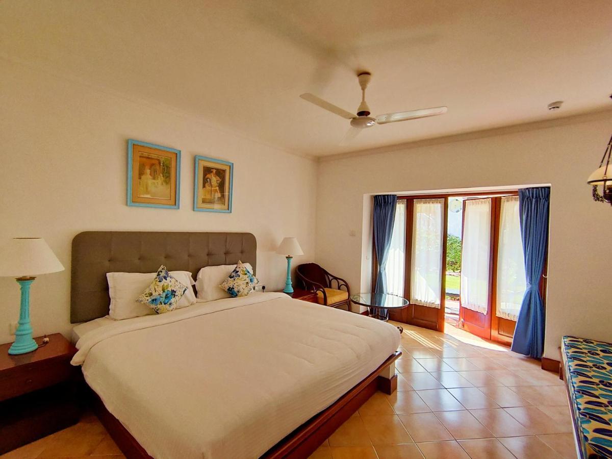 Coconut Grove Beach Resort Colva Exterior photo
