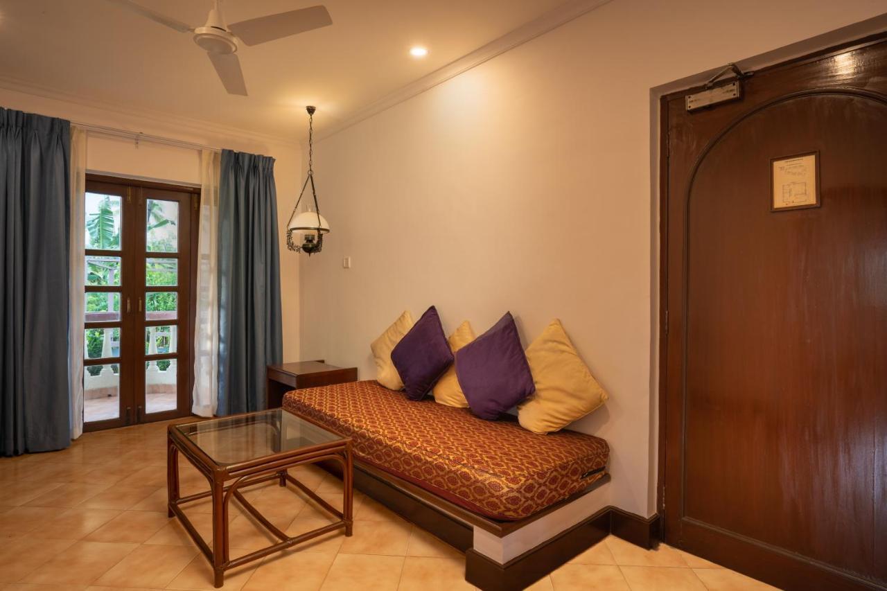 Coconut Grove Beach Resort Colva Exterior photo