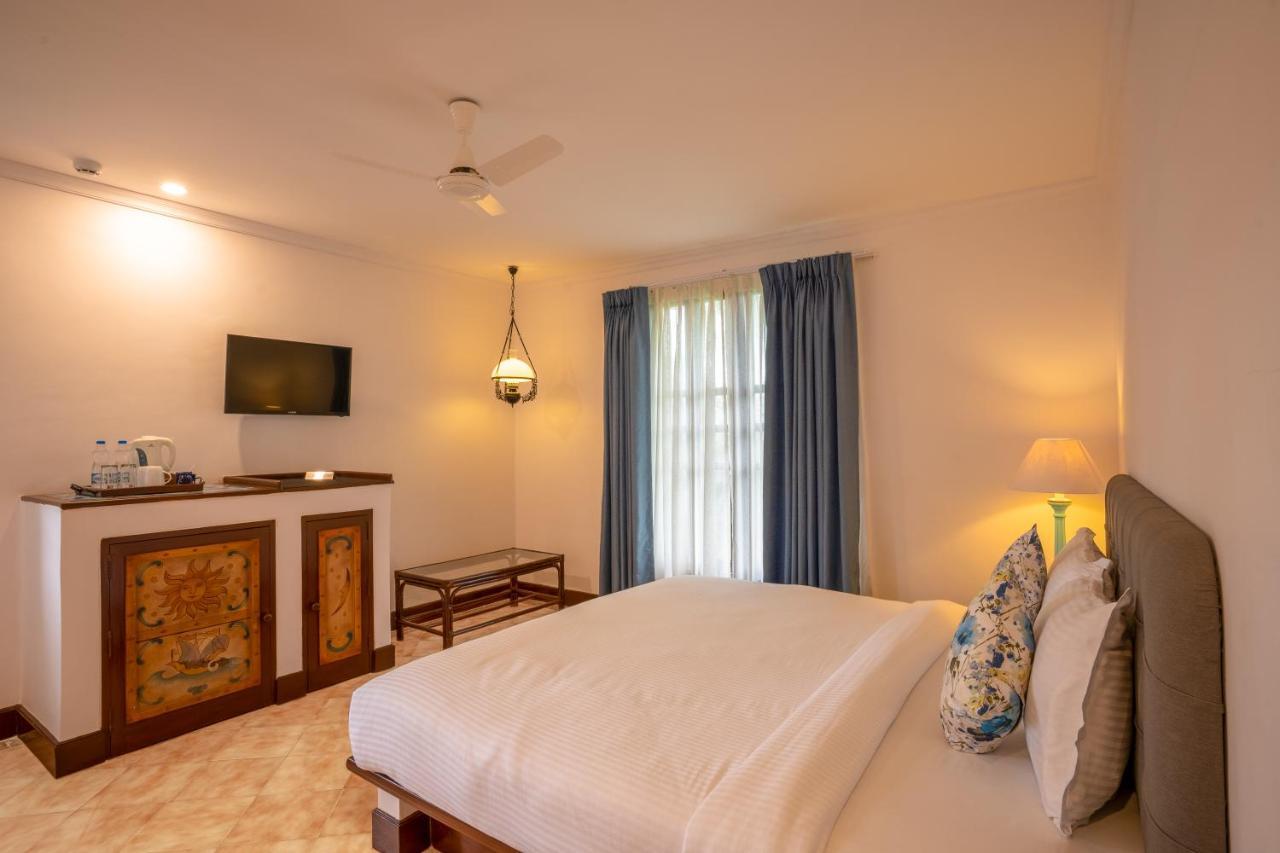 Coconut Grove Beach Resort Colva Exterior photo