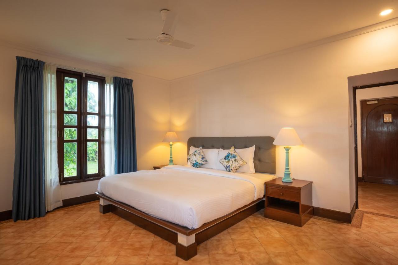 Coconut Grove Beach Resort Colva Exterior photo