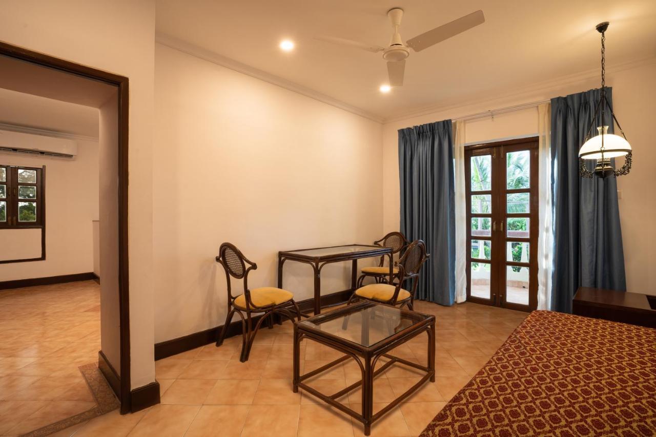 Coconut Grove Beach Resort Colva Exterior photo