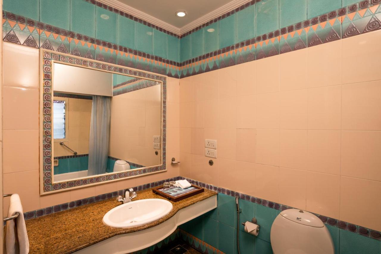 Coconut Grove Beach Resort Colva Exterior photo