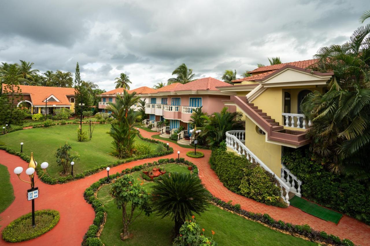 Coconut Grove Beach Resort Colva Exterior photo