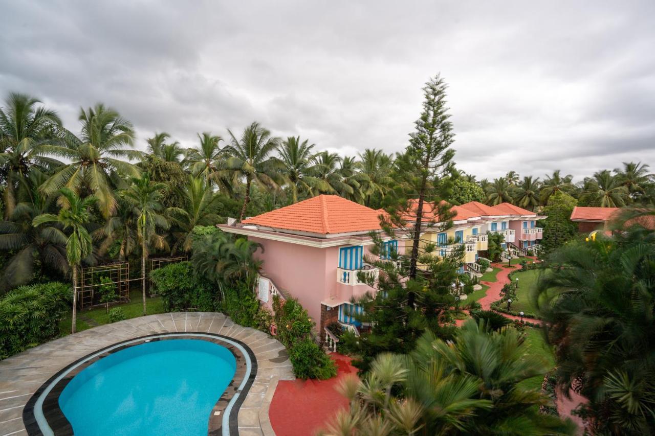 Coconut Grove Beach Resort Colva Exterior photo