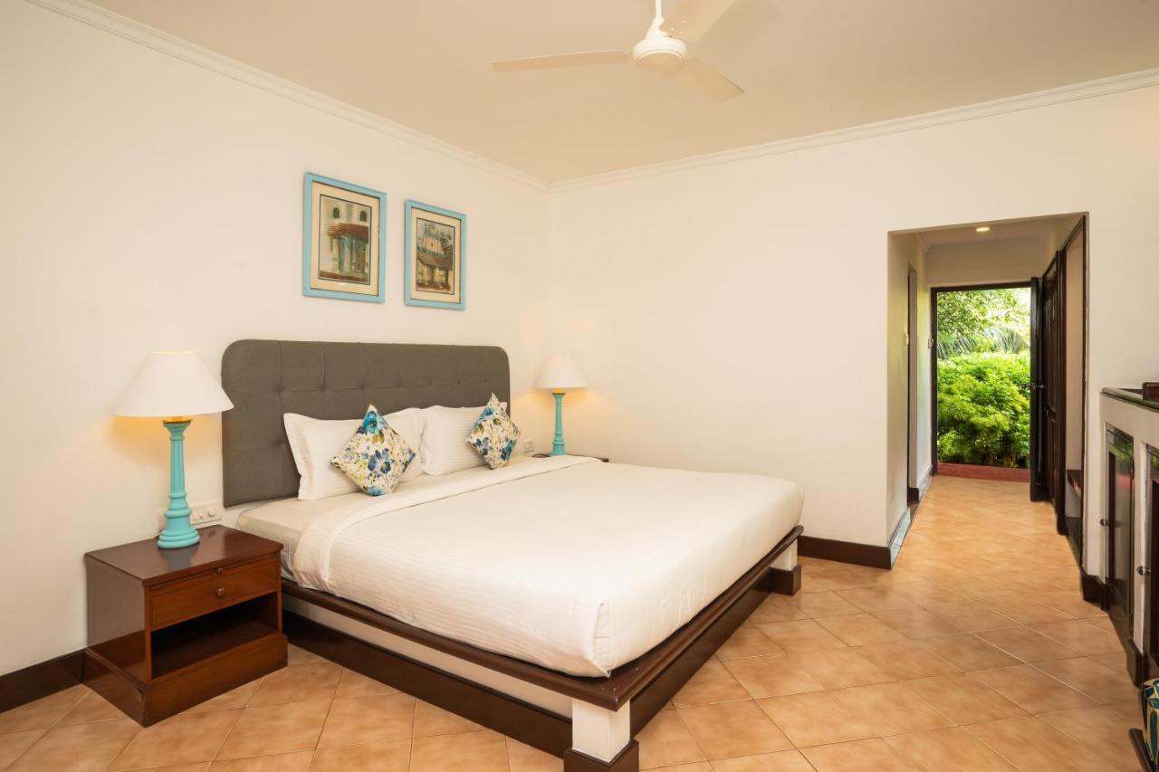 Coconut Grove Beach Resort Colva Exterior photo