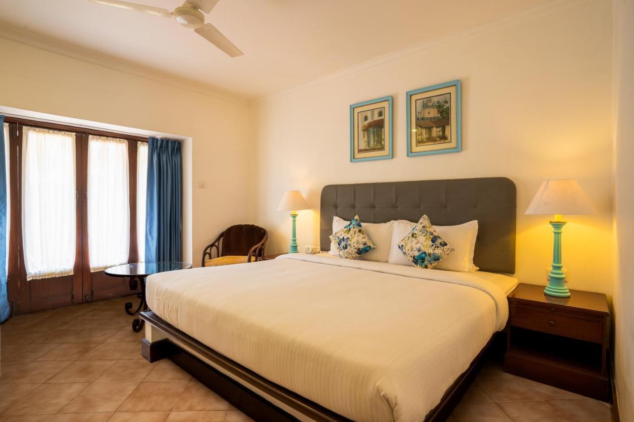 Coconut Grove Beach Resort Colva Exterior photo